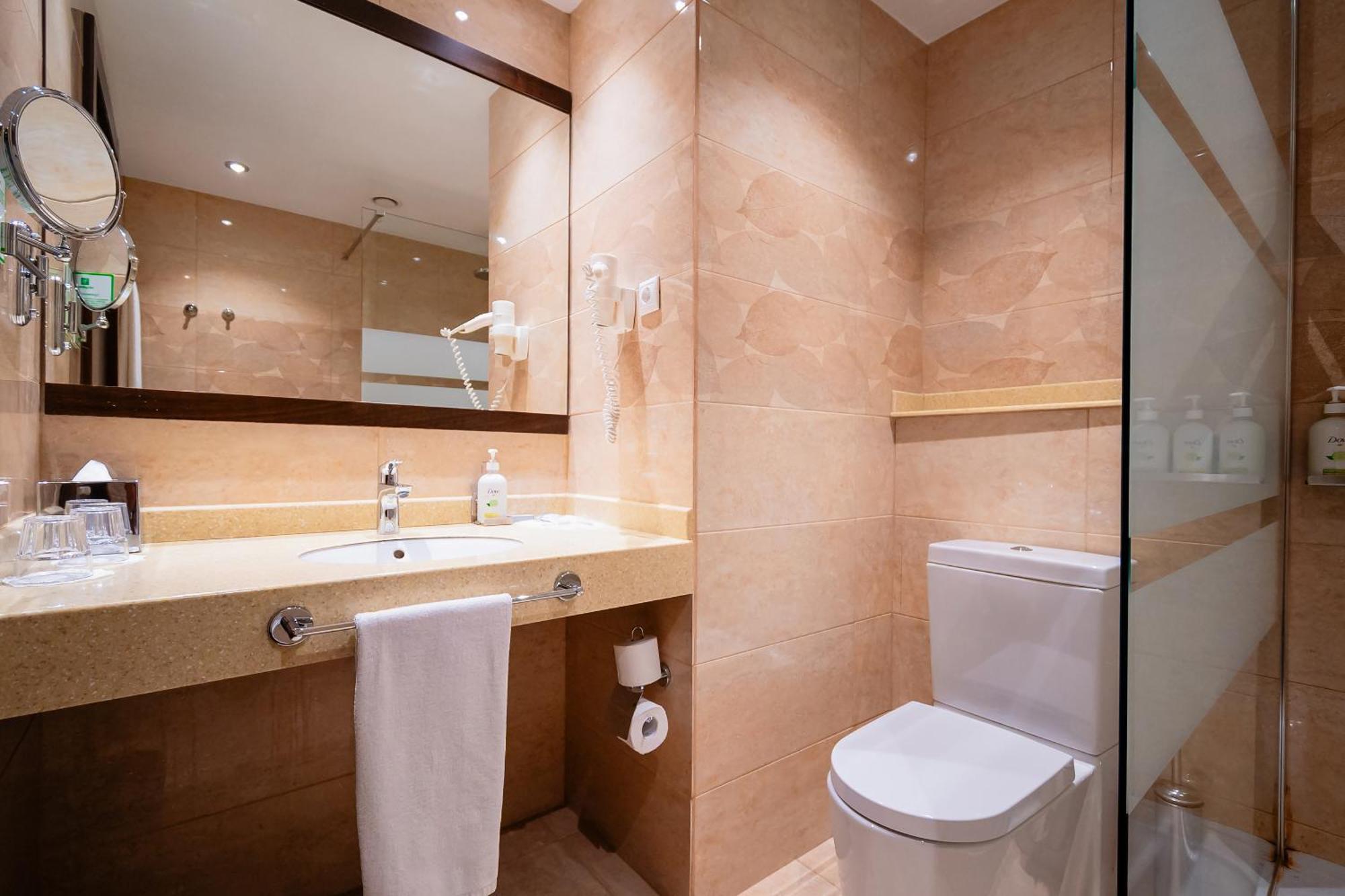Holiday Inn Aktau By Ihg Exterior photo