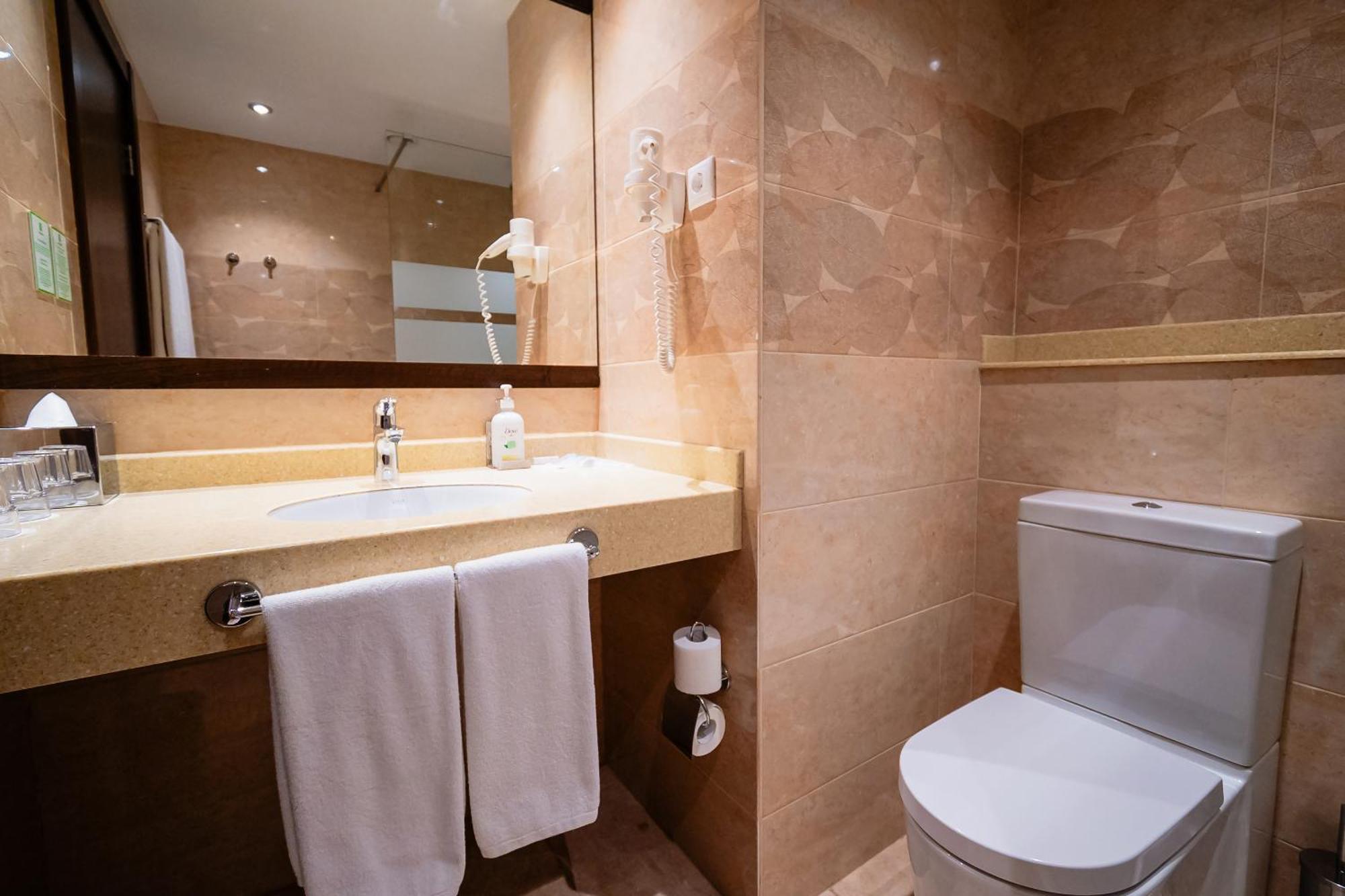 Holiday Inn Aktau By Ihg Exterior photo