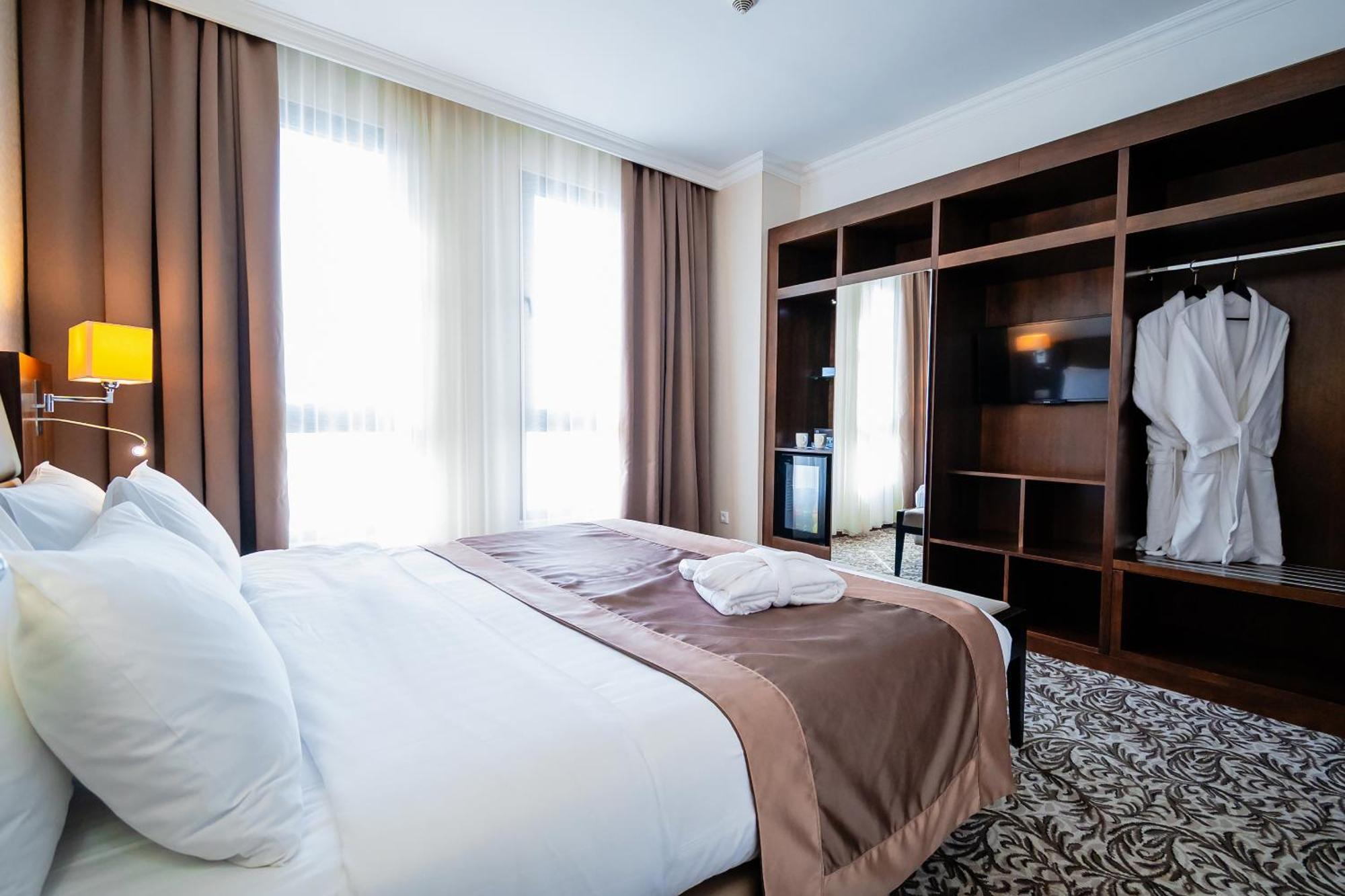 Holiday Inn Aktau By Ihg Exterior photo