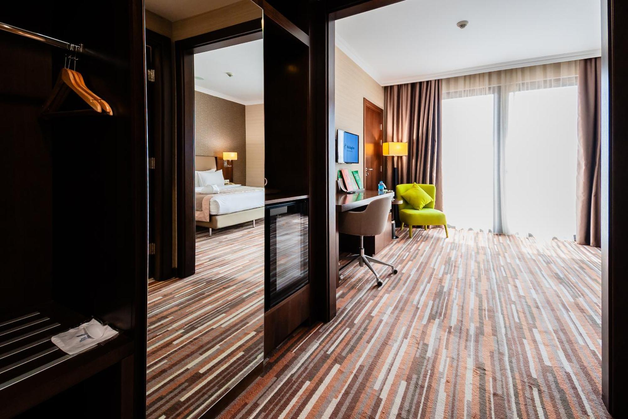 Holiday Inn Aktau By Ihg Exterior photo