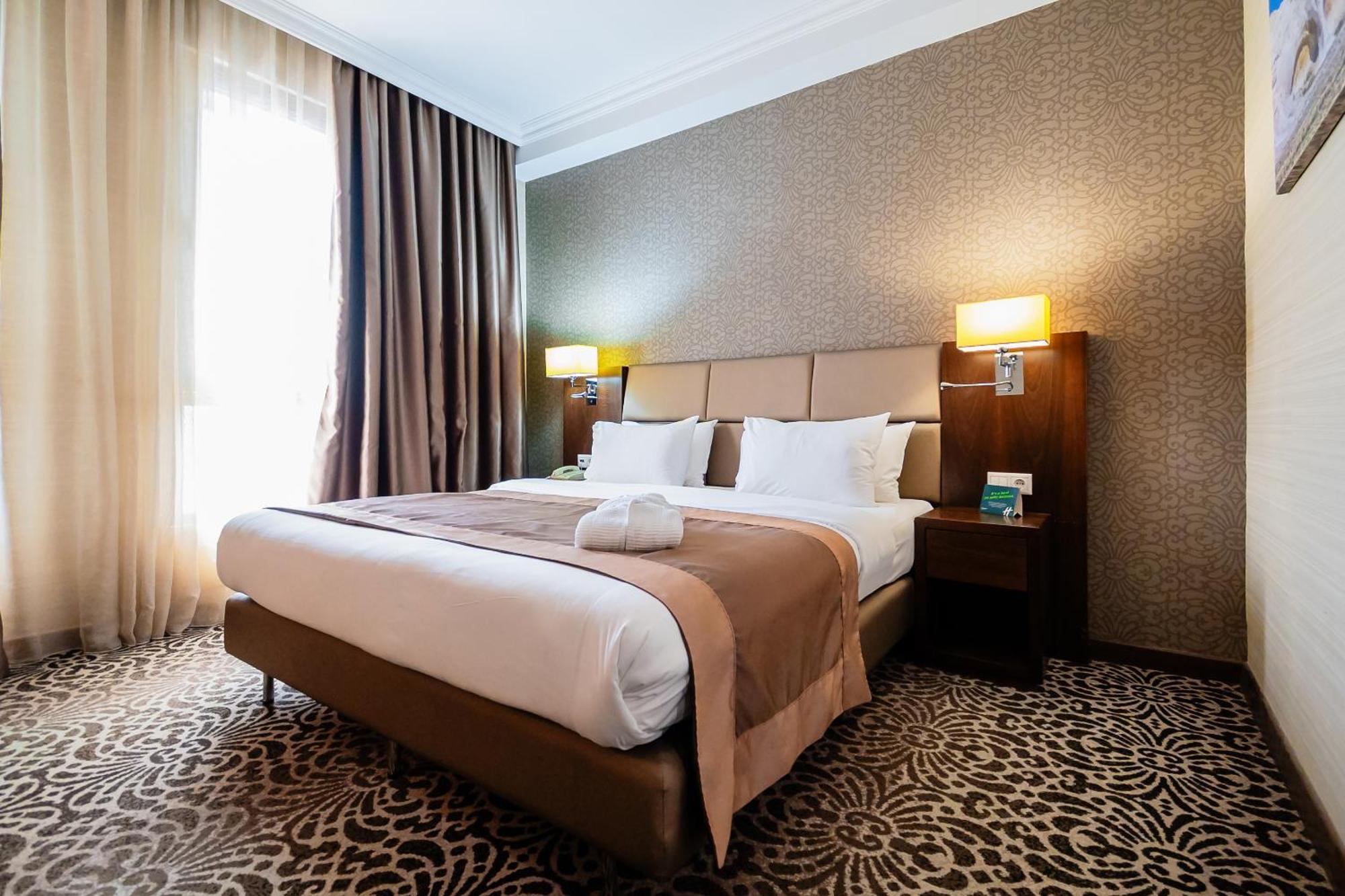 Holiday Inn Aktau By Ihg Exterior photo